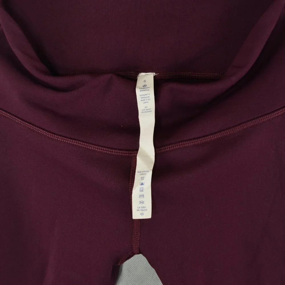 lululemon Reveal Crops *Stripes Size 6 in Dark Adobe